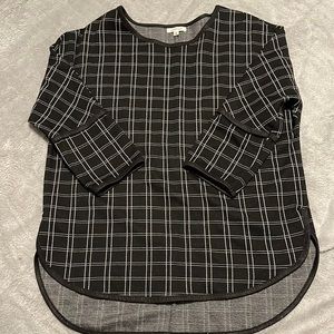 Max Studio Black and White Tunic Top